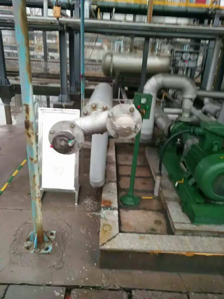 Illustrative image of a centrifugal pump with hose